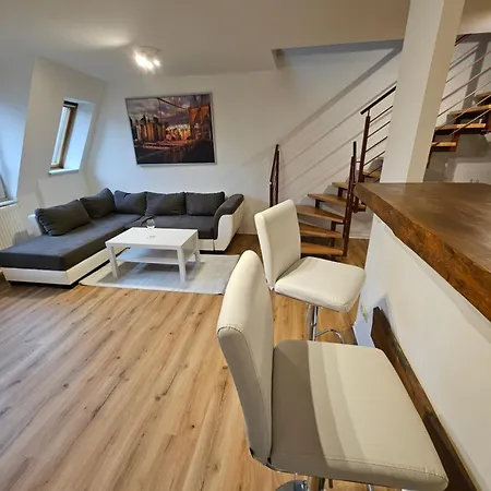 Ferienwohnung 2 Raum Maisonetten Im Zittauer Stadtzentrum Innenstadt Innenring Top Lage Markt Und Rathaus Naehe 아파트 슈베린